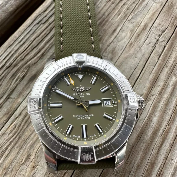 NEW BREITLING AVENGER AUTOMATIC 43 GREEN DIAL MEN AUTOMATIC DIVER WITH STICKERS